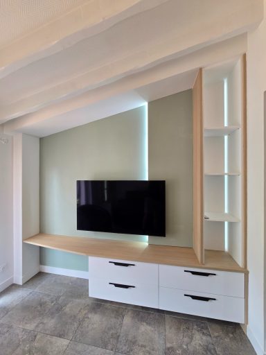 Réalisation d'un aménagement salon espace télévision